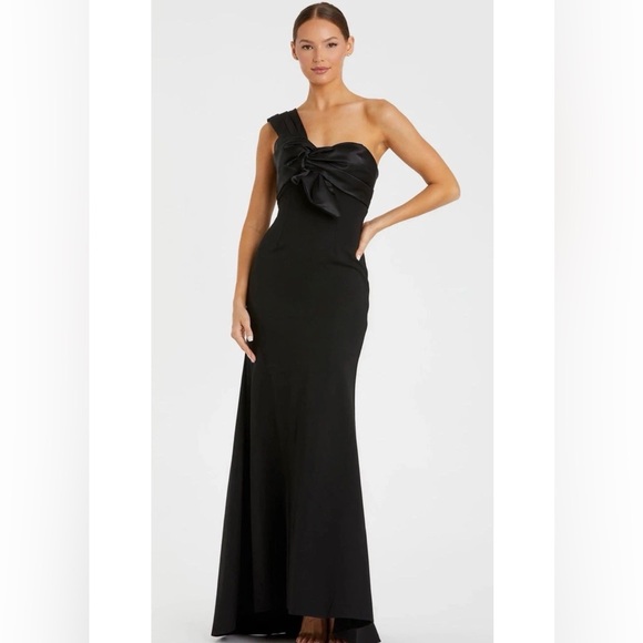 New Mac Duggal One Shoulder Draped Trumpet Gown In Black Size 8